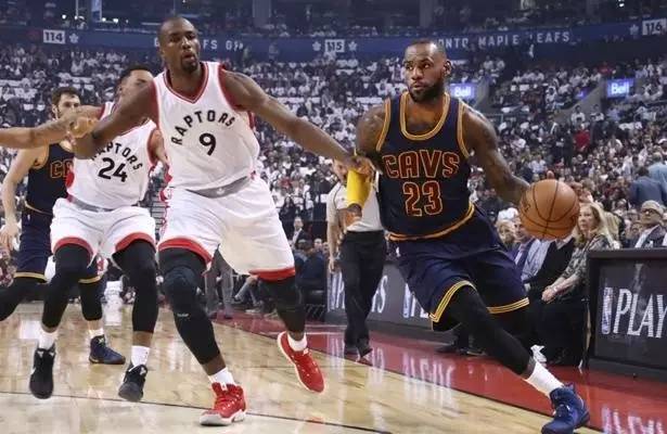  米切尔末节爆发骑士击退猛龙延续季后赛悬念